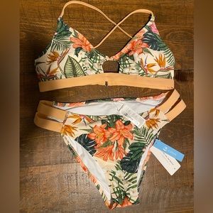 Cupshe Bikini Set. Leafy/Floral Print. Size Small. NWT. Never worn.